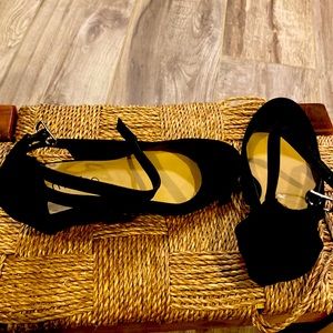 New Heels pumps for girls, Black velvet, 5.5 in size and $12 with shipping.